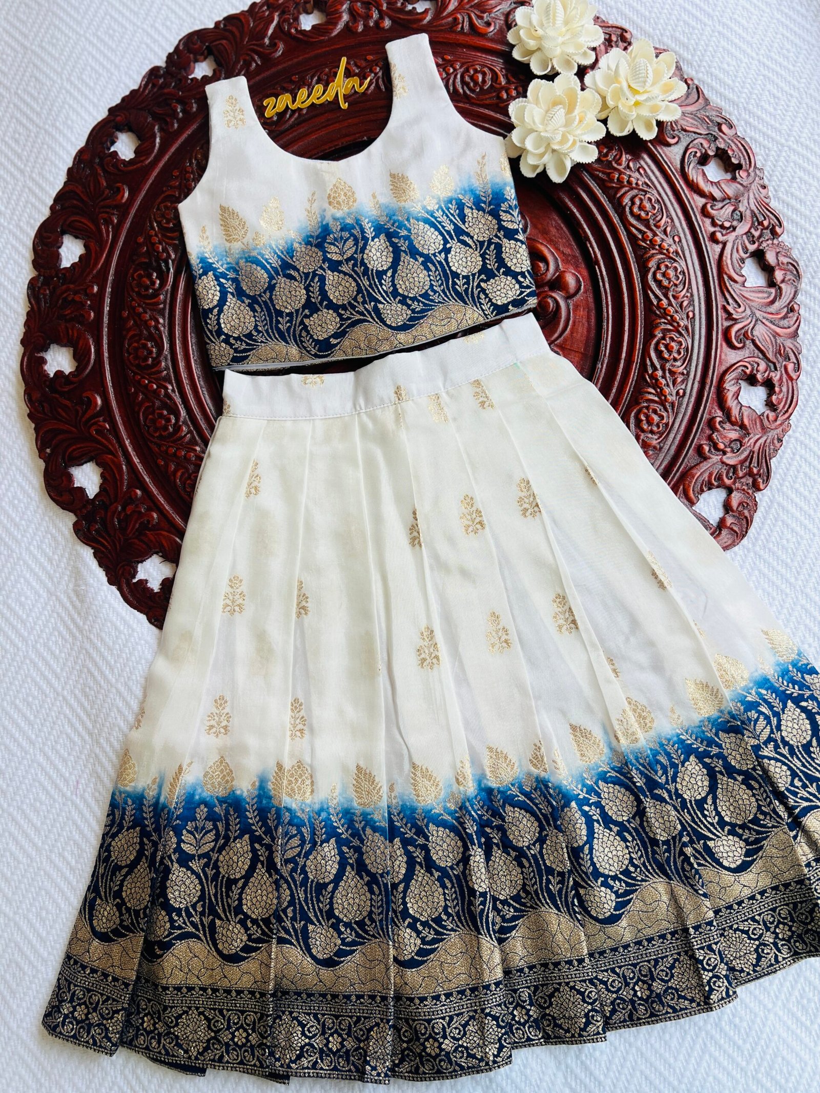 BANARASI SOFT SILK BLUE AND WHITE CONTRAST SKTP - Image 2