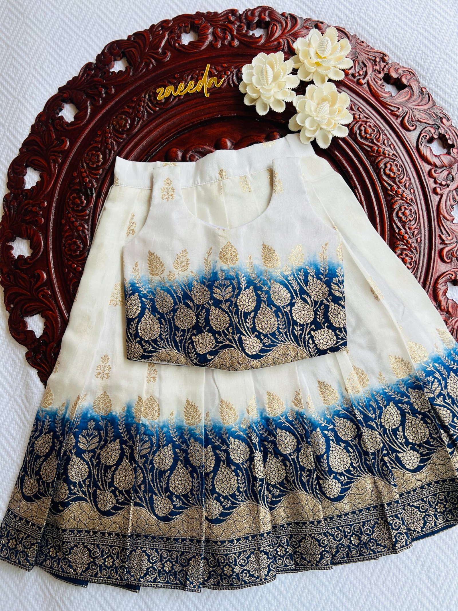 BANARASI SOFT SILK BLUE AND WHITE CONTRAST SKTP